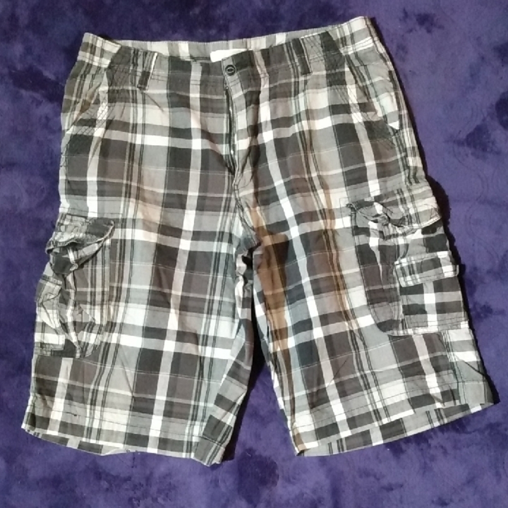 Route 66 Men's Plaid Cargo Shorts - Black and White